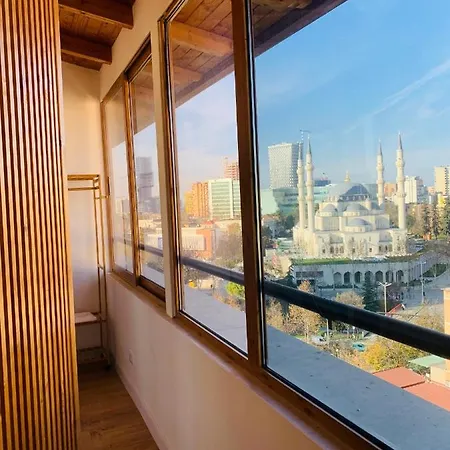 Apartment Skyline Retreat: 2 Stylish Penthouses *