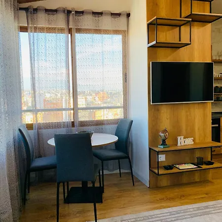 Skyline Retreat: 2 Stylish Penthouses Apartment *